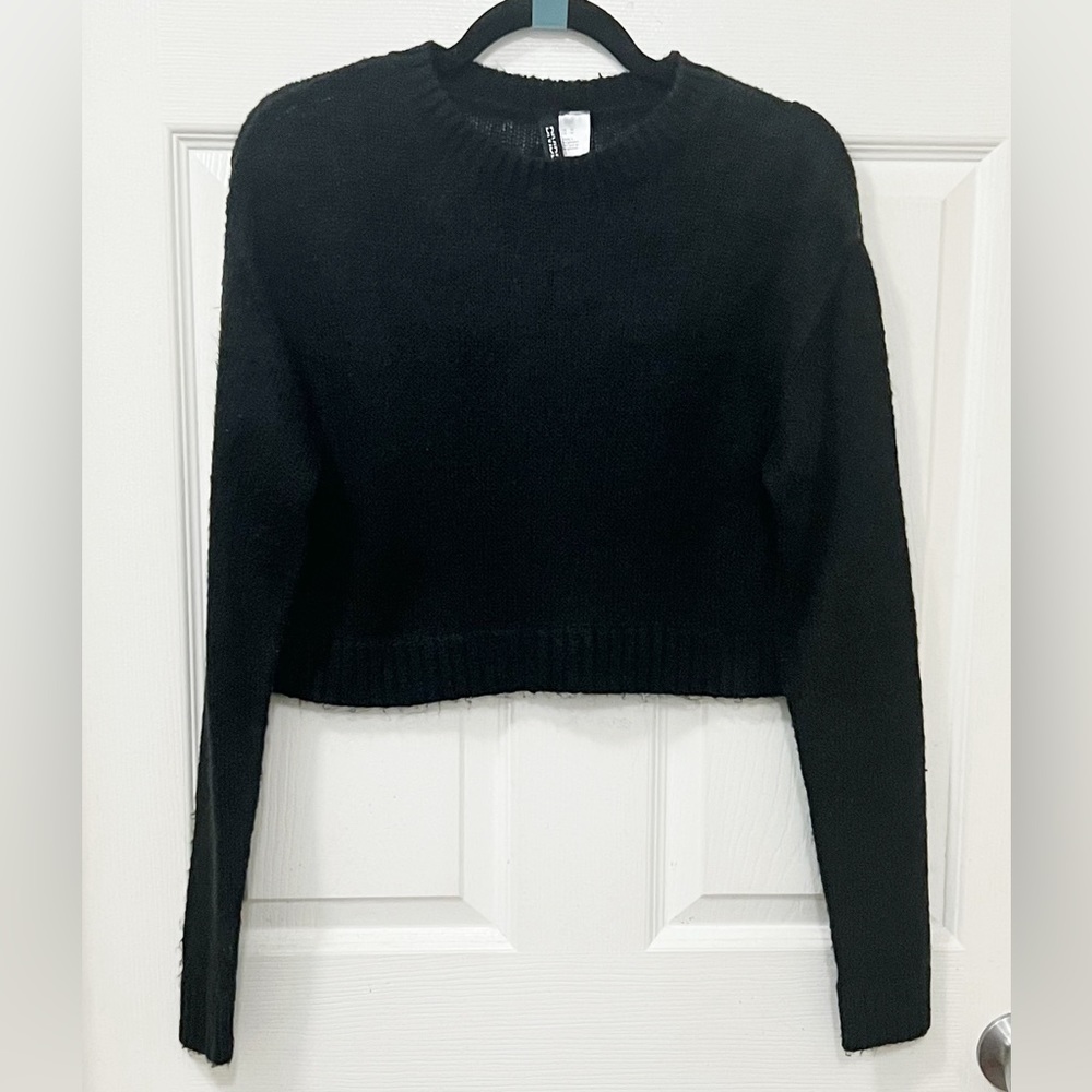 H&M Divided Black cropped sweater Size Medium